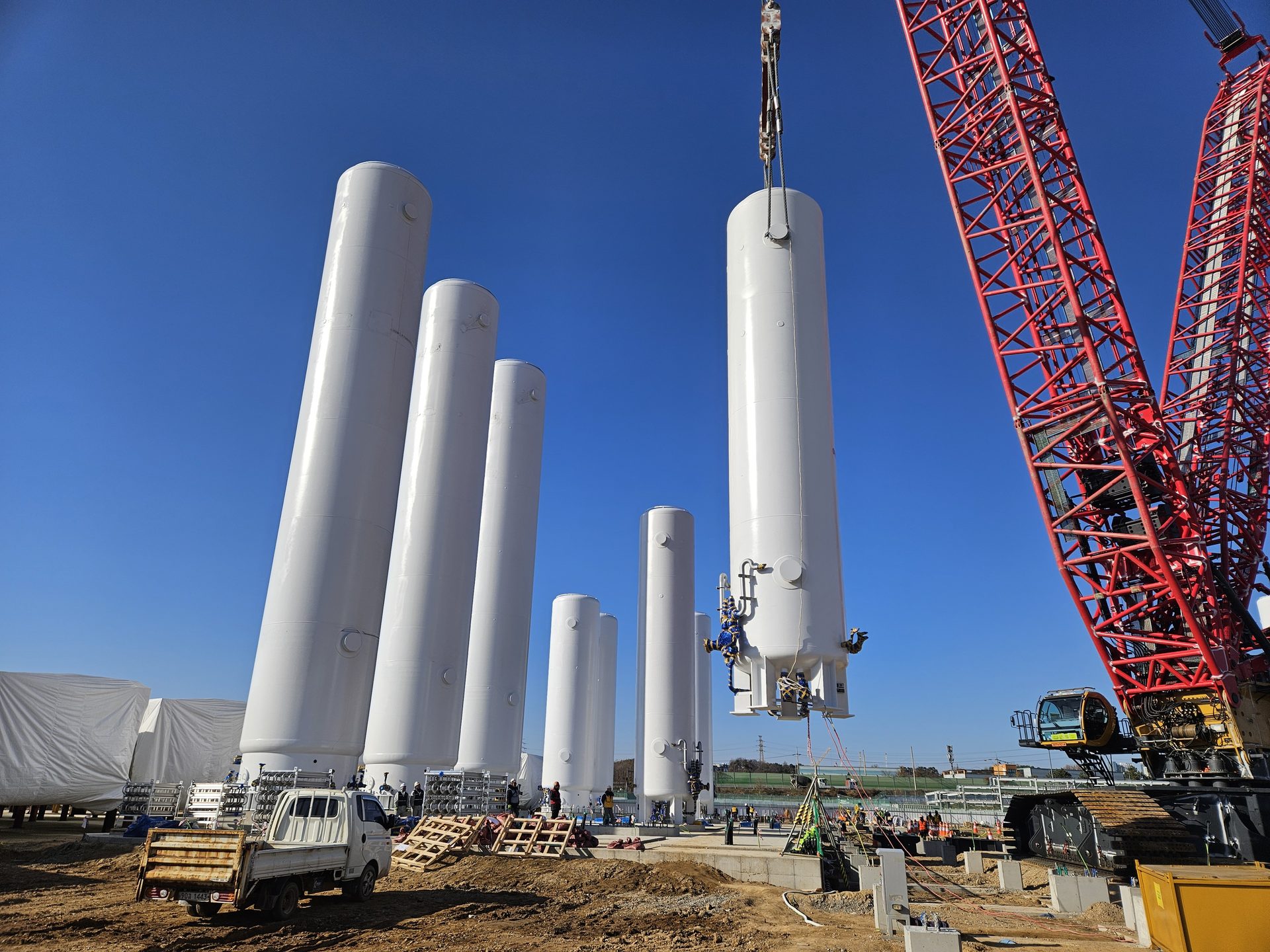 CO2 bulk tank crane installation