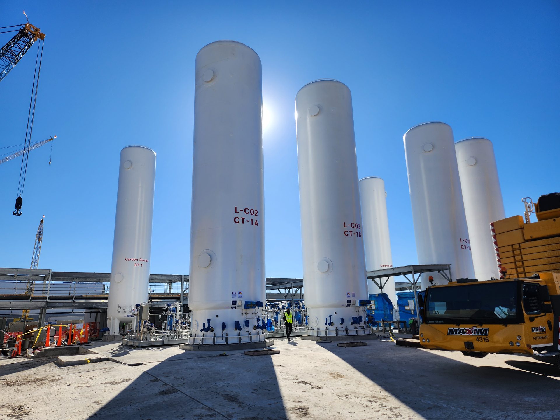 L-CO2 bulk tank close-up