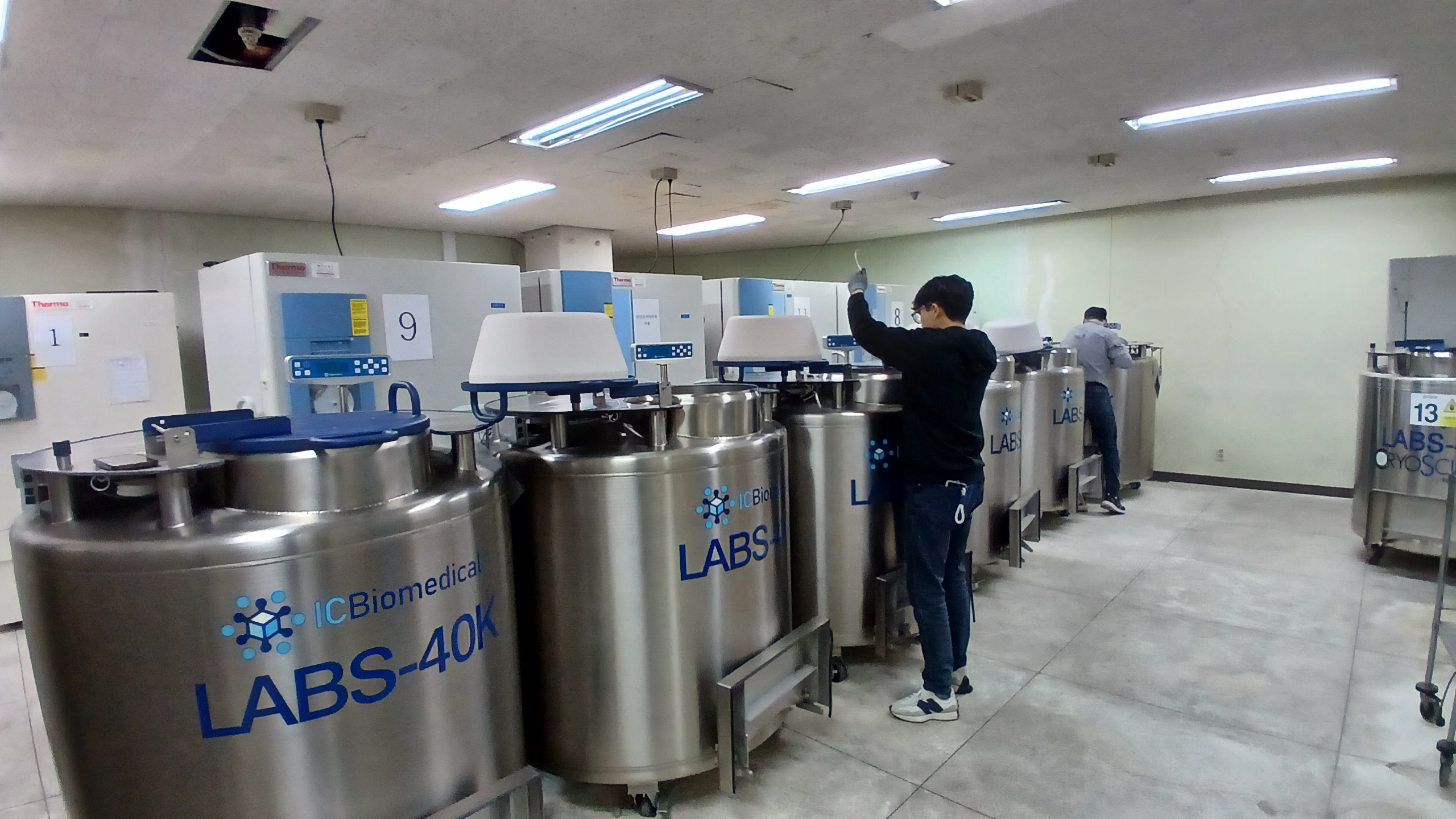 Boramae Hospital — technicians operating LABS-40K